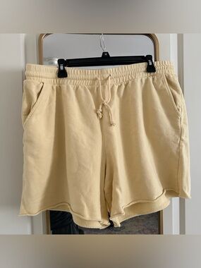 H&M Butter Yellow Sweat Shorts Women’s XL with Drawstring & Pockets